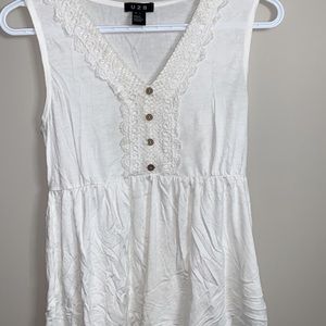 White sleeveless blouse/top